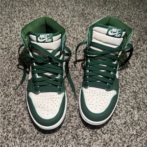 Nike Air Jordan High Sneakers in Green and White